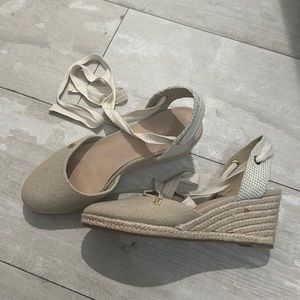 Tommy Hilfiger tie wedges